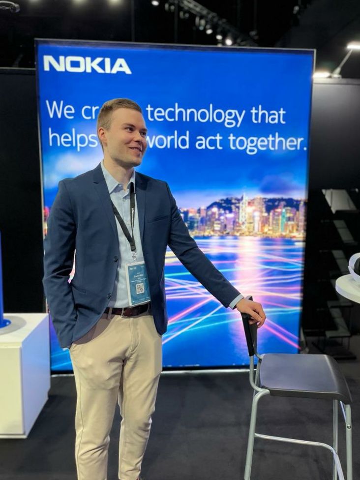Lauri Alho at Tampere Smart City Week 2022, highlighting Nokia's 5G mmWave technology for multimedia use cases.