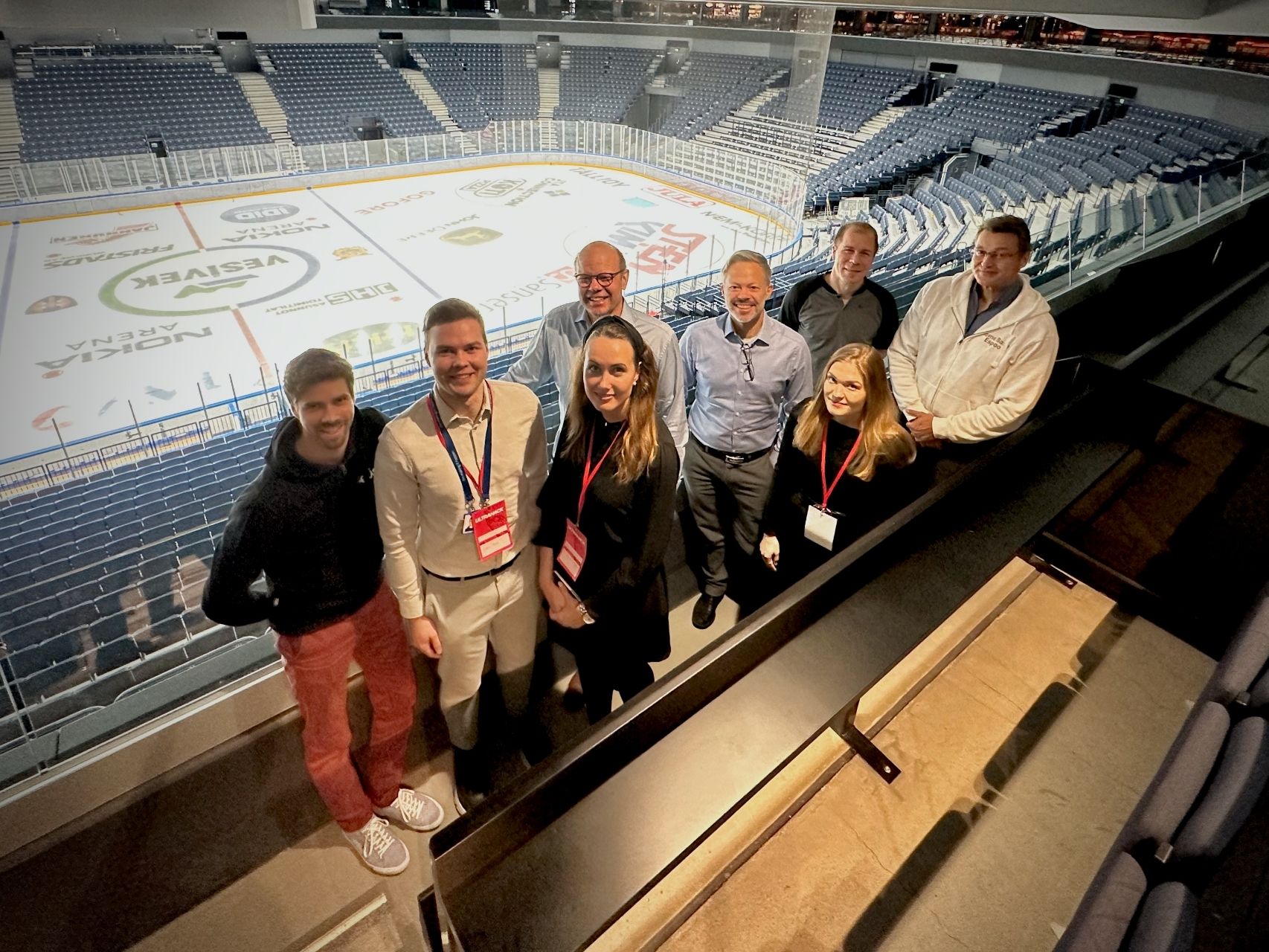A group of representatives from Nokia, Qualcomm, Ultrahack, Elisa, Business Tampere, and CGI at Nokia Arena, celebrating the successful XR + 5G mmW Hackathon which explored new concepts utilizing XR, 5G mmW, and Tampereen kaupunki open data.
